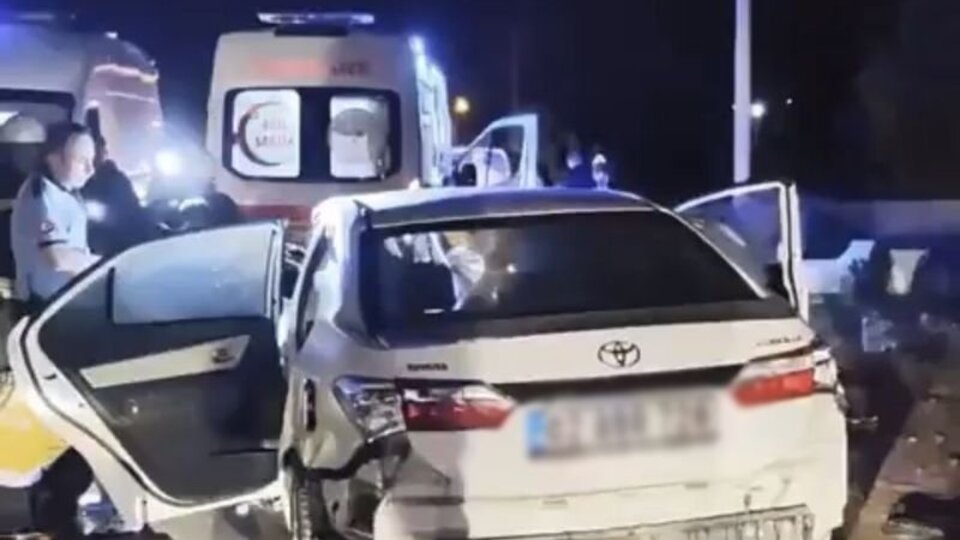 Çarpışan 2 otomobil takla attı: 1 ölü, 3 ağır yaralı