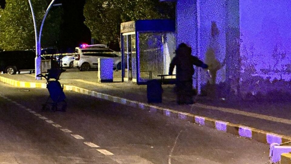 Otobüs durağında şüpheli çanta paniği