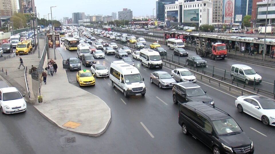 İstanbul'da yağmur ve trafik!