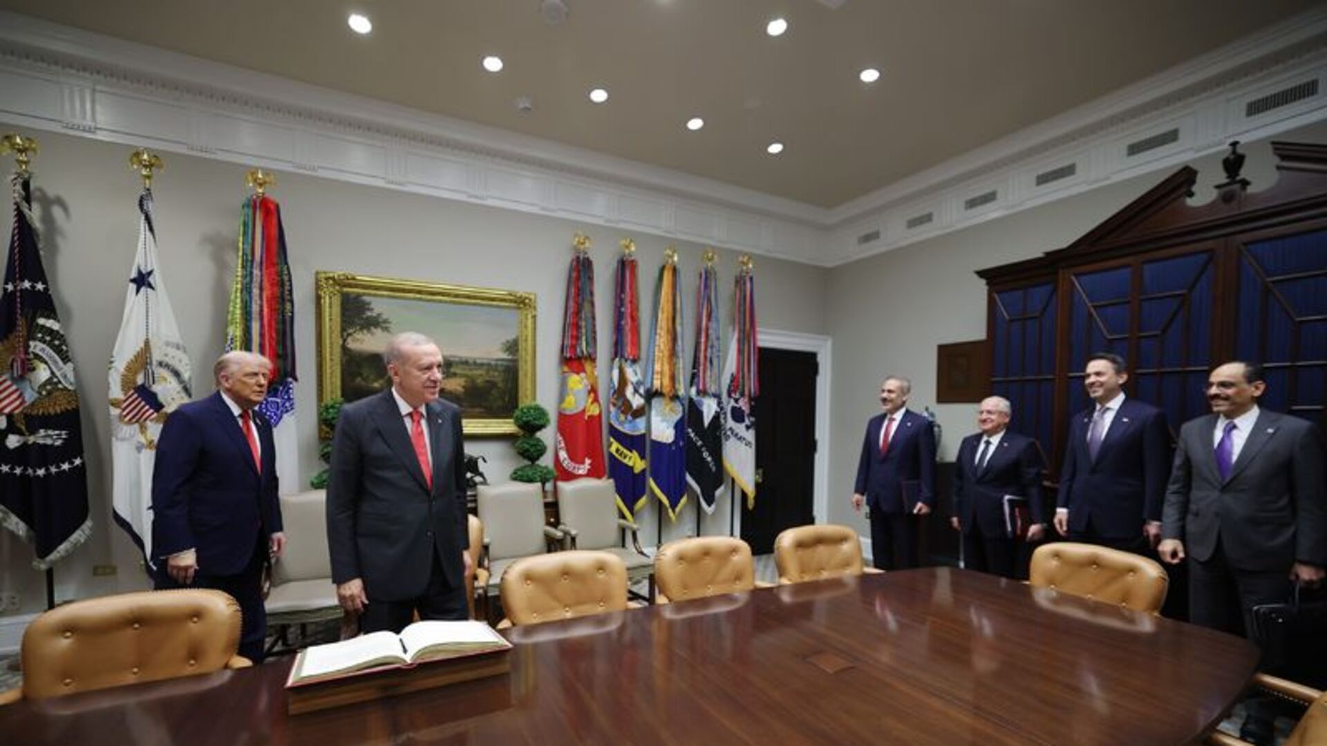 Trump'tan Türk Heyetine Sıra Dışı Övgü: 'Dünyaya Örnek Olacak Bir İşbirliği'