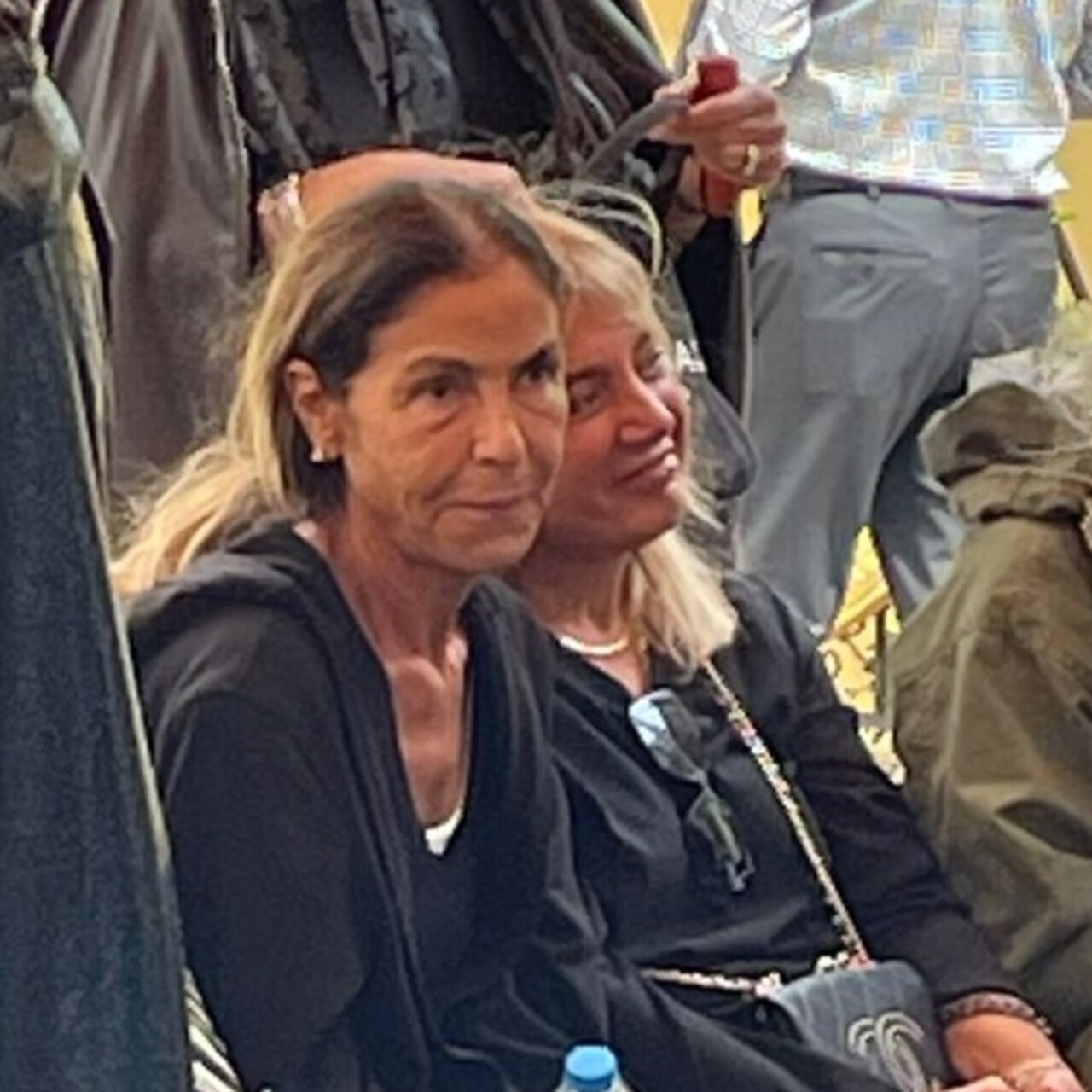 Kardeşine veda etti