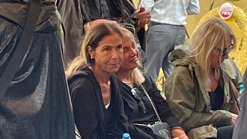 Kardeşine veda etti