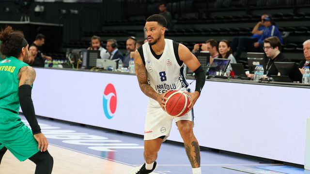 Anadolu Efes'ten sezona farklı başlangıç!