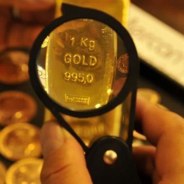 Altın zirveye yakın seyrediyor