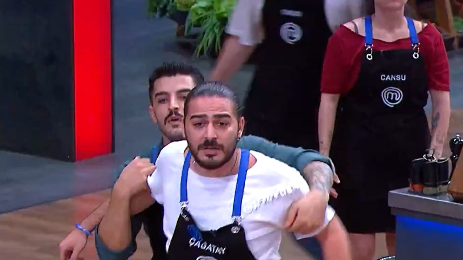 MasterChef Türkiye'de Bomba Gelişme! Çağatay Elendi mi, Diskalifiye mi Oldu? Mehmet Şef'ten Flaş Açıklama
