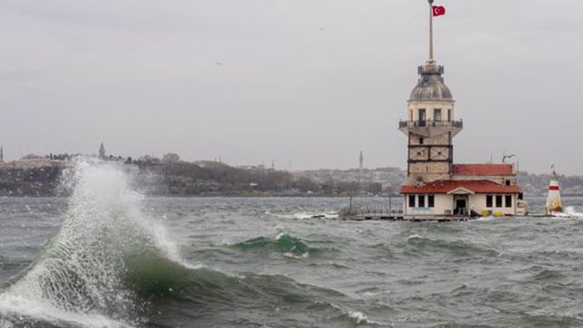 İstanbul'da Aniden Bastıran Sağanak! 11 İl İçin Sarı Kodlu Fırtına Alarmı Verildi