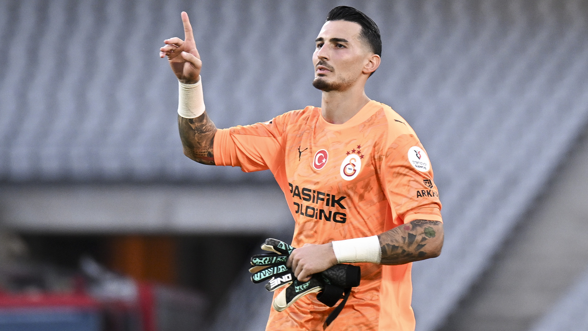 Uğurcan Çakır Alanya'da! Trabzonspor'un Yıldız Kaleci Duvarı Antrenmanda Nasıl Göründü?
