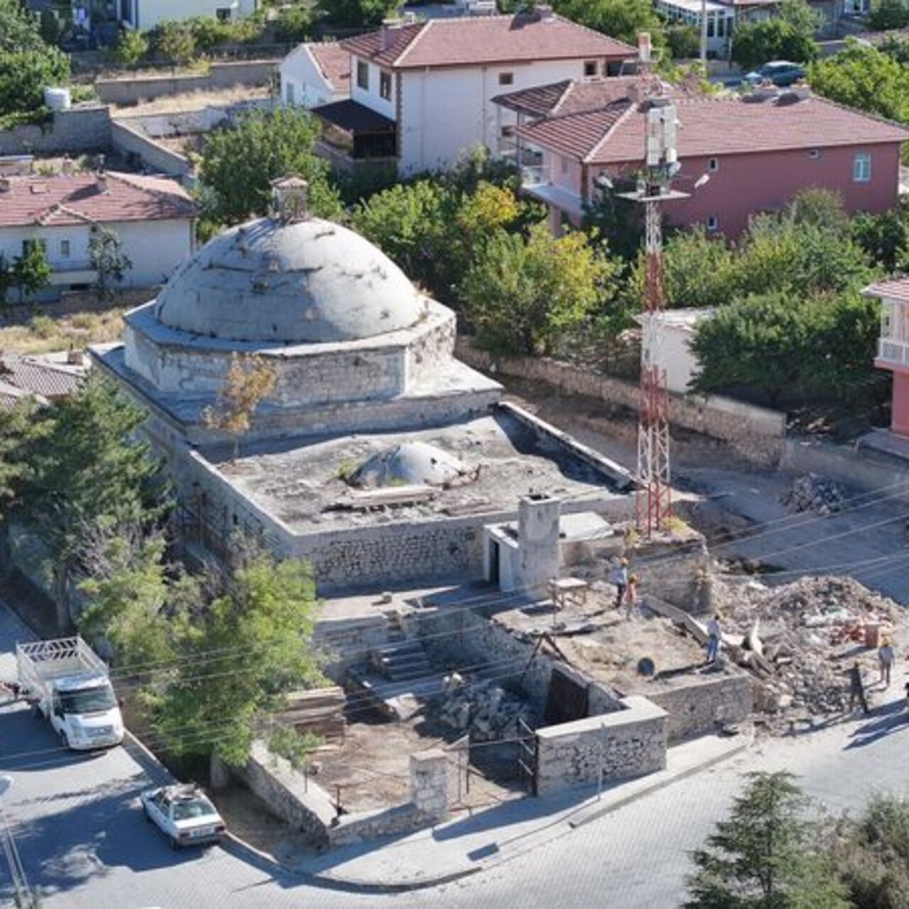Niğde'deki tarihi hamamda restorasyon başlatıldı