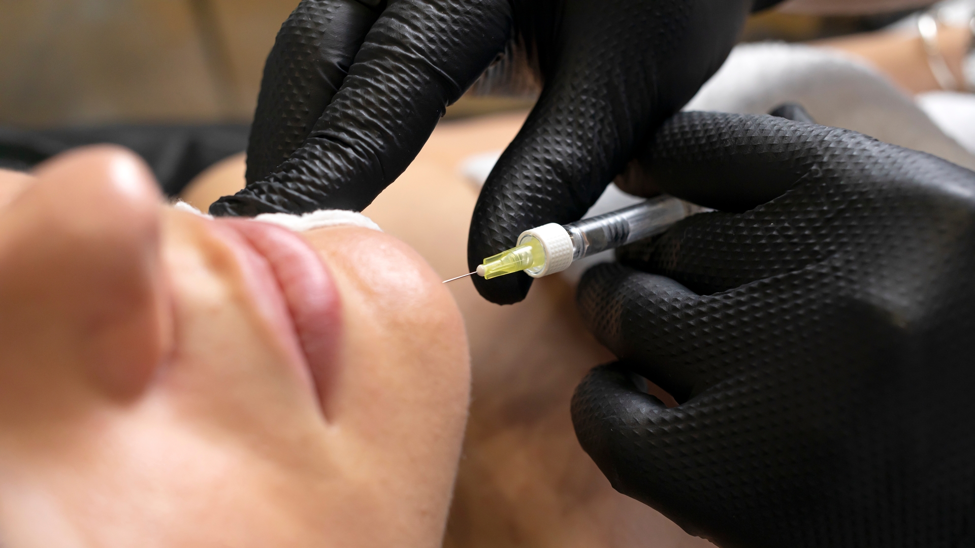 Estetik ve dövme işlemlerinde "merdiven altı" uyarısı! | Sağlık Haberleri