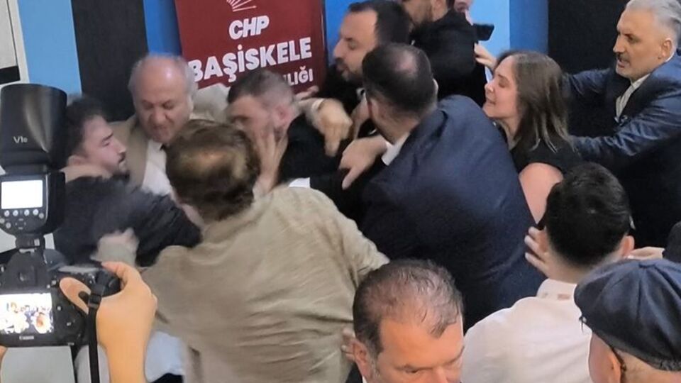 CHP kongresinde yumruklu kavga