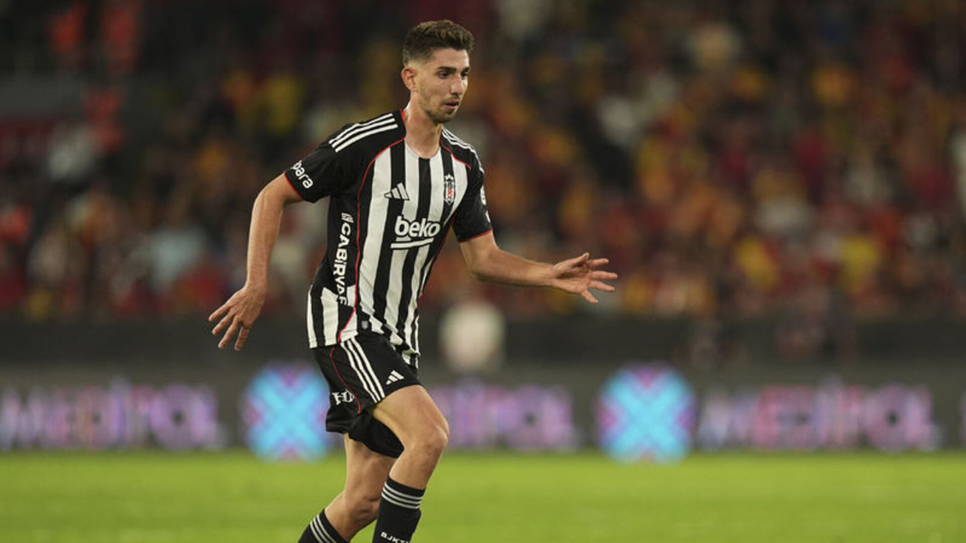 Beşiktaş'ta Bomba Gelişme! Demir Ege Tiknaz'ın Sözleşmesi Yenilenmiyor