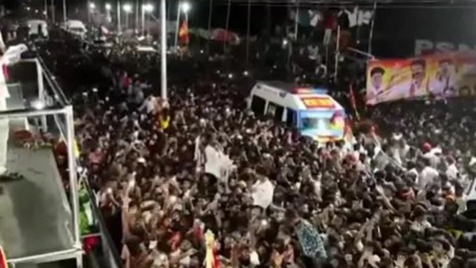 Hindistan'da izdiham: 31 kişi öldü