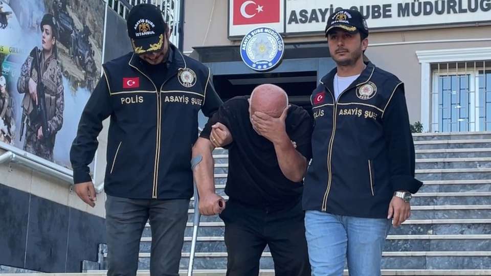 73 yaşında oto hırsızı! Polisin yardımıyla merdivenden indi!