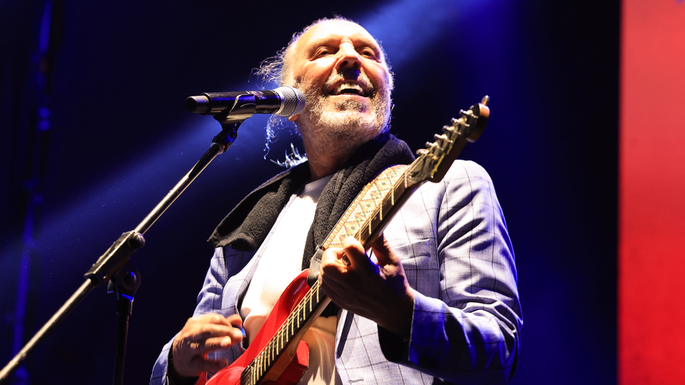 Cuma İş Çıkışı konserleri Fatih Erkoç'la başladı