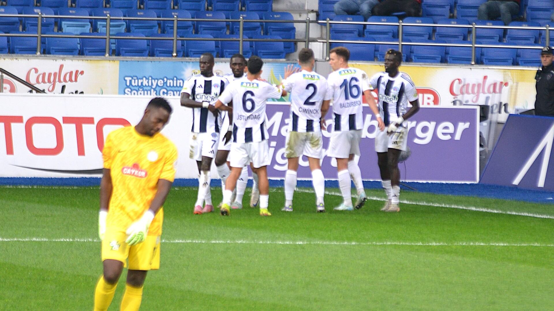 Kasımpaşa, Çaykur Rizespor'u Uzatmalarda Saha Etti! İnanılmaz Bitime İmza Attılar