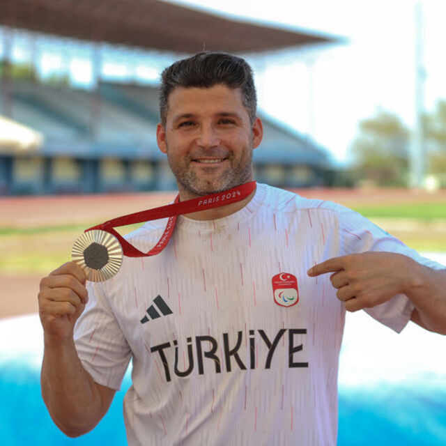 Muhammet Khalvandi'den altın madalya!
