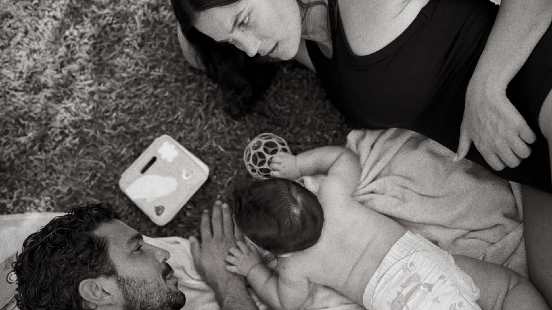 Pınar Deniz ve Kaan Yıldırım'dan Aile Sıcaklığı: Sosyal Medyayı Sallayan Poz!