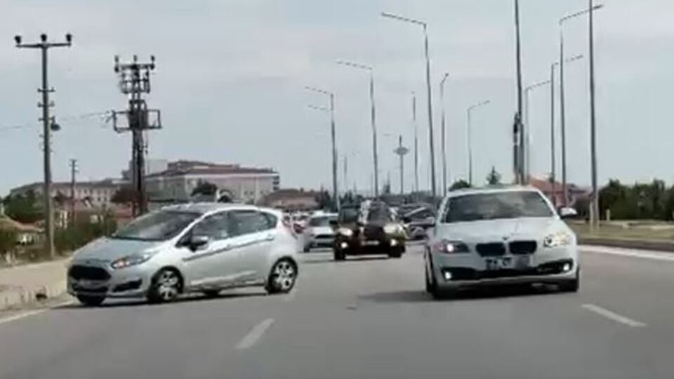 Düğün konvoyundaki kaza kamerada