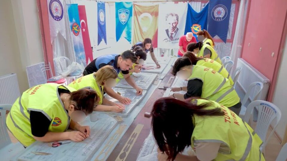 Adana'da polisin desteğiyle çocuklara eğitim