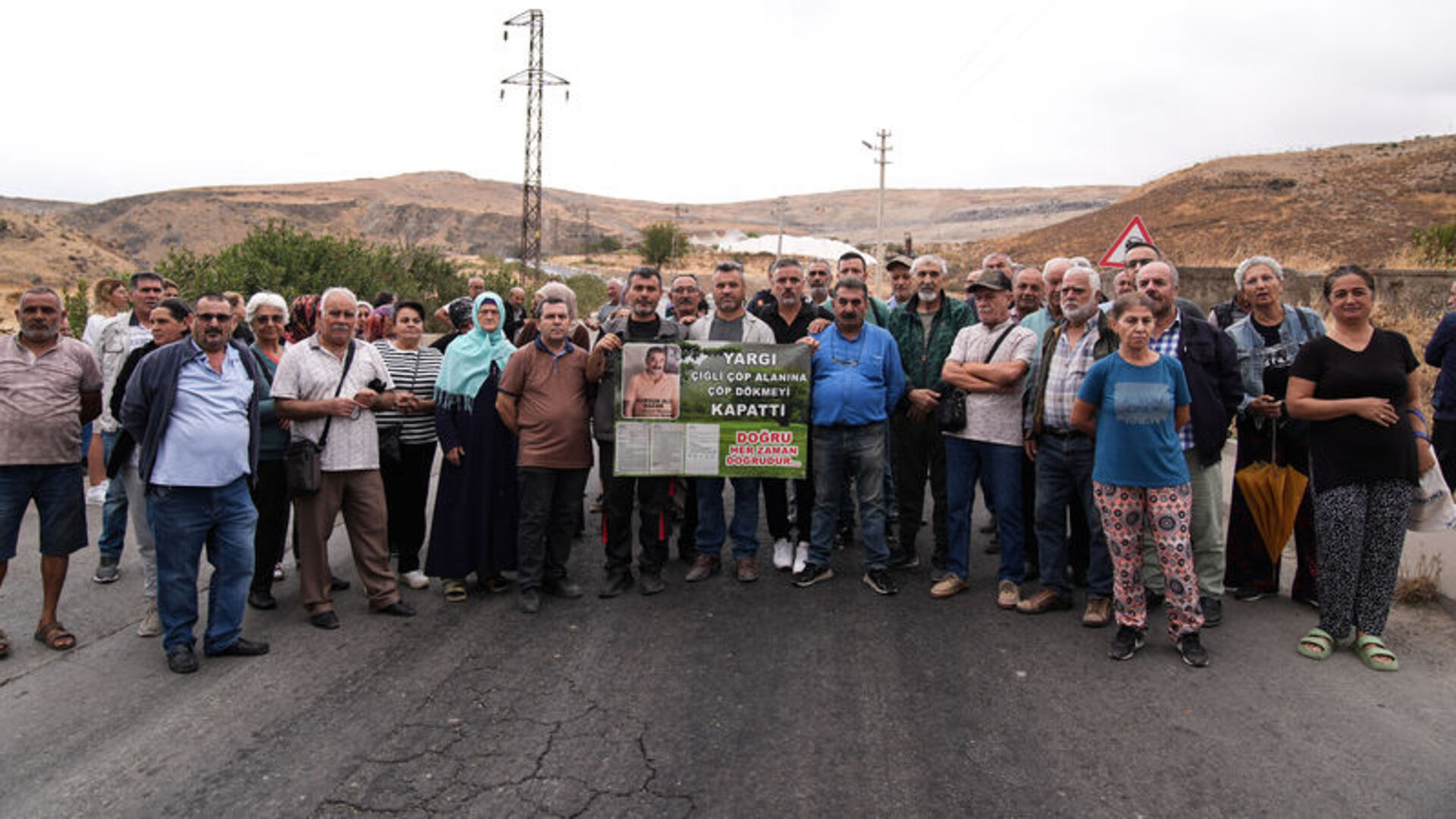 İzmir'de Mahalle Halkı Çöp İsyanı Başlattı: 'Artık Yeter!'