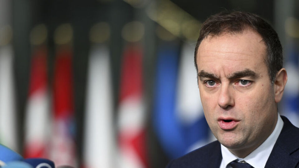 Fransız başbakana 'sahte diploma' şikayeti