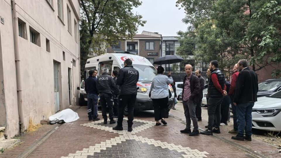 Yol kenarında ölü bulundu