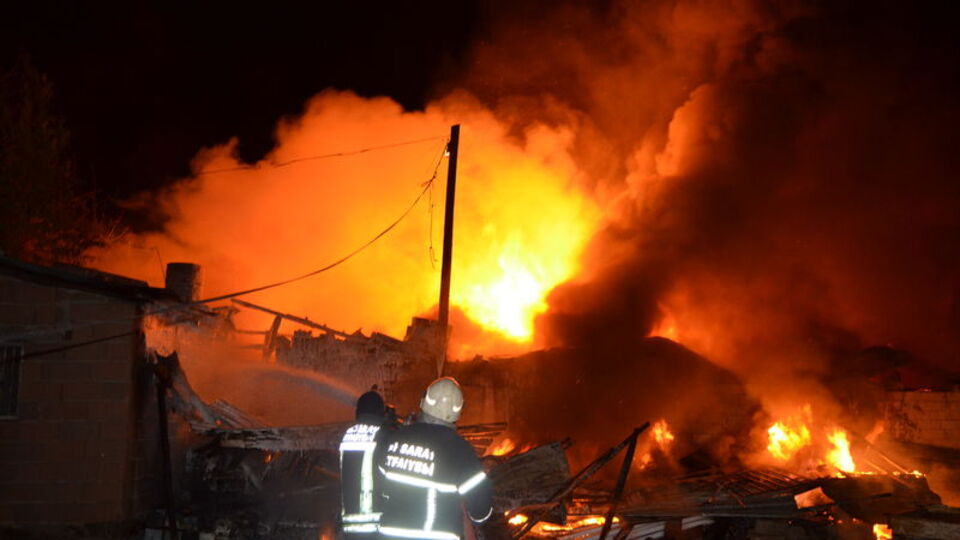 Ekmek yaparken alevler yükseldi