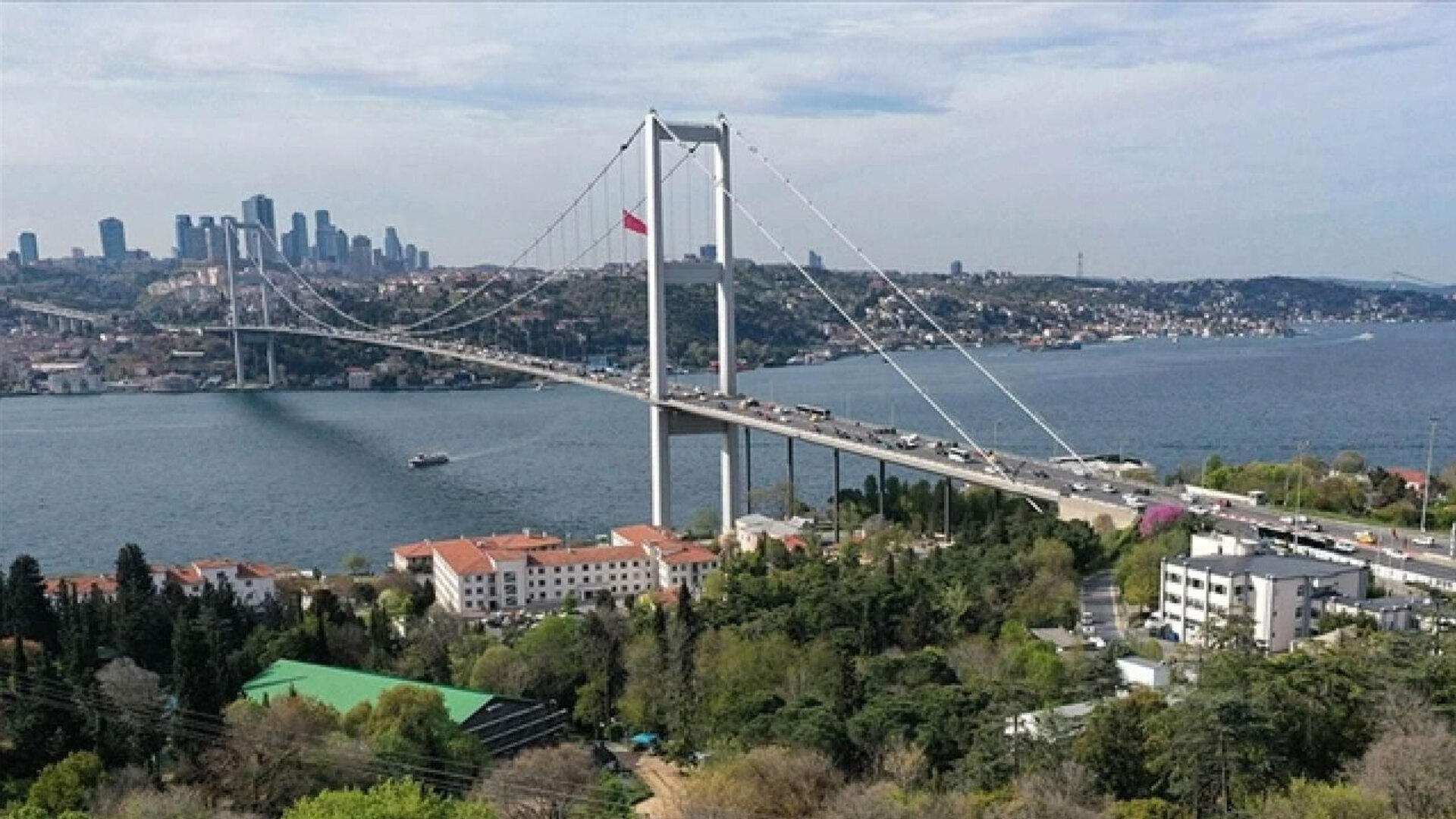 Boğaz'da Gemi Trafiği Felç Oldu: İşte Nedeni ve Tahmini Çözüm Süresi