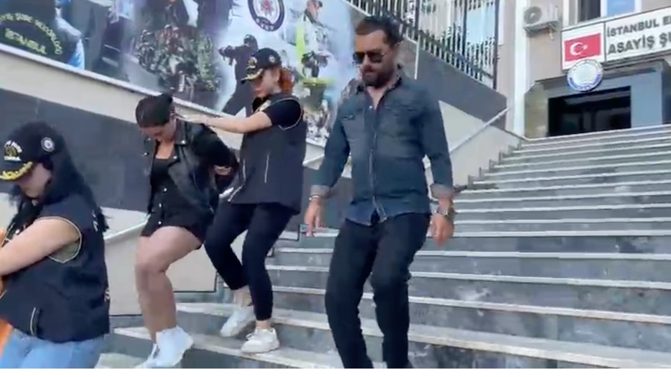 Lüks daireyi basıp kafasına silah dayadılar! Boş senet imzalattılar!