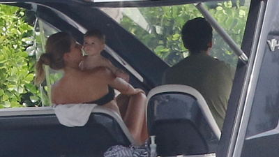 Bebeğinin yüzü ilk kez görüldü