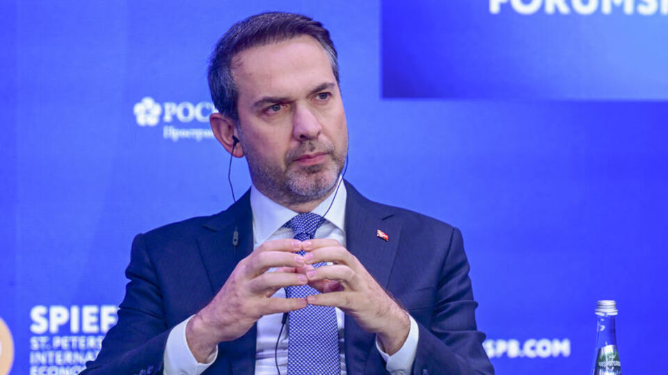 İki yeni sondaj gemisinin ilki Mersin Taşucu Limanı'na ulaştı