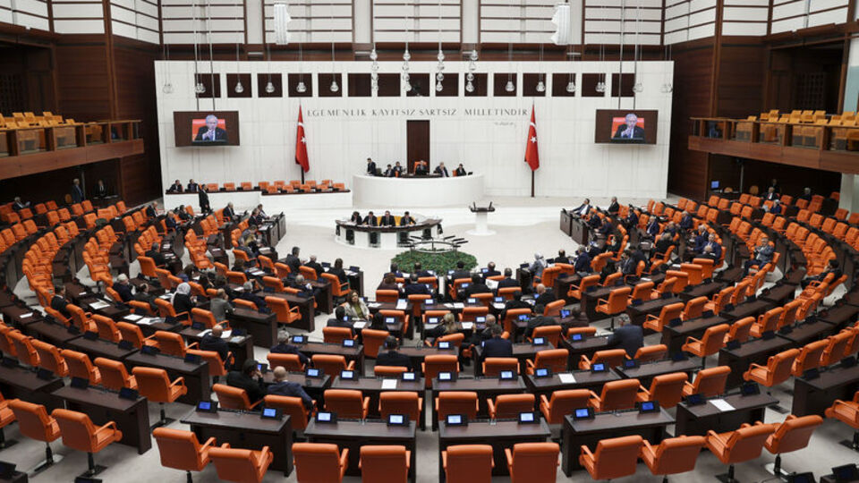 Meclis mesaisine yeniden başlıyor