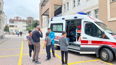 Okulda yanlışlıkla çalınan alarm izdihama neden oldu!