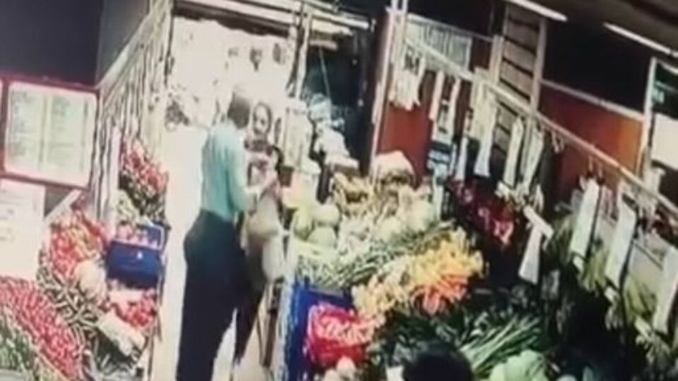 Markette kadına yumruklu saldırı