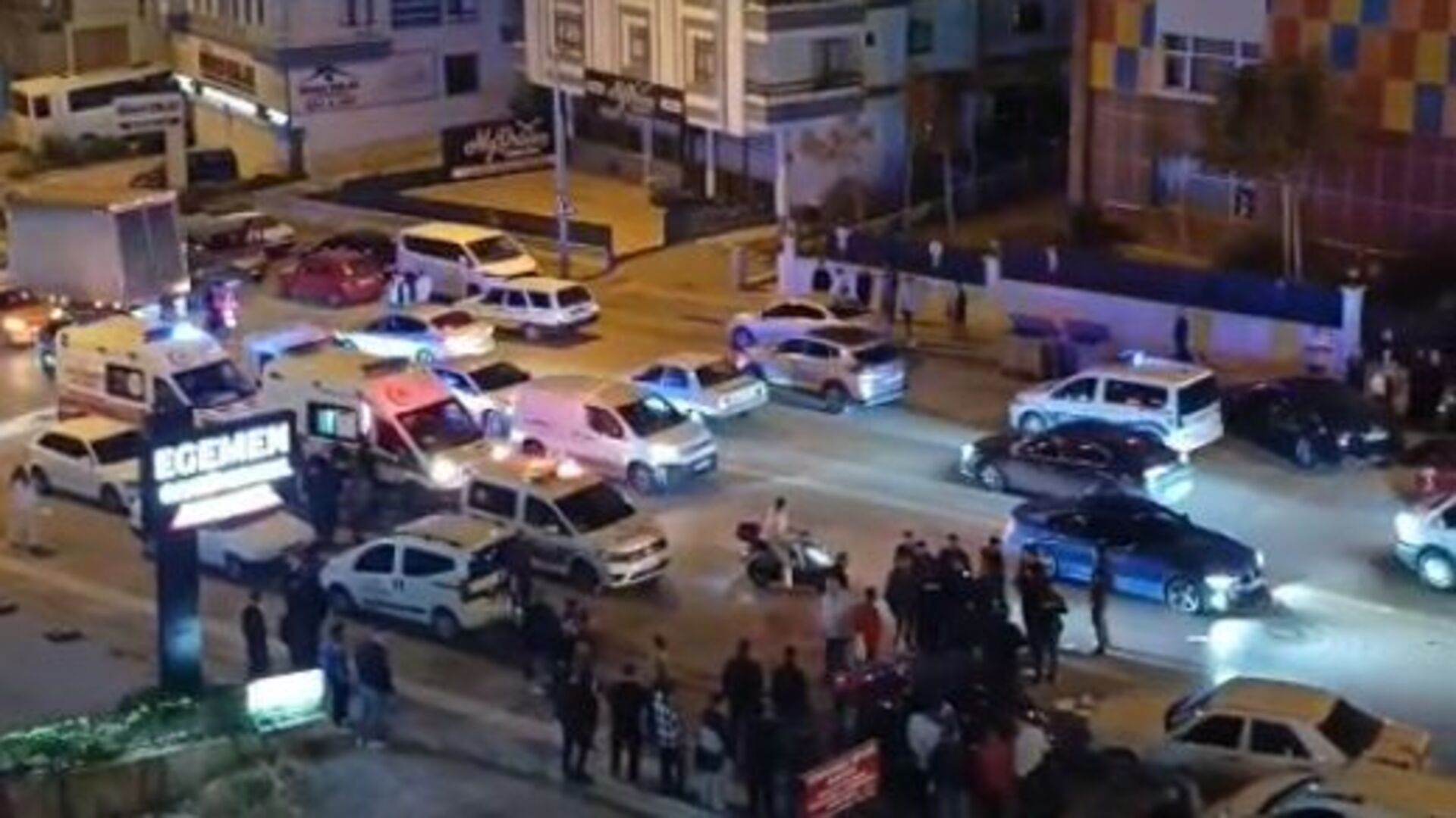 Ankara'da Trafik Dehşeti: Taşlanan Araç Sürücüsü Yayaya Çarptı! O Anlar Kamerada