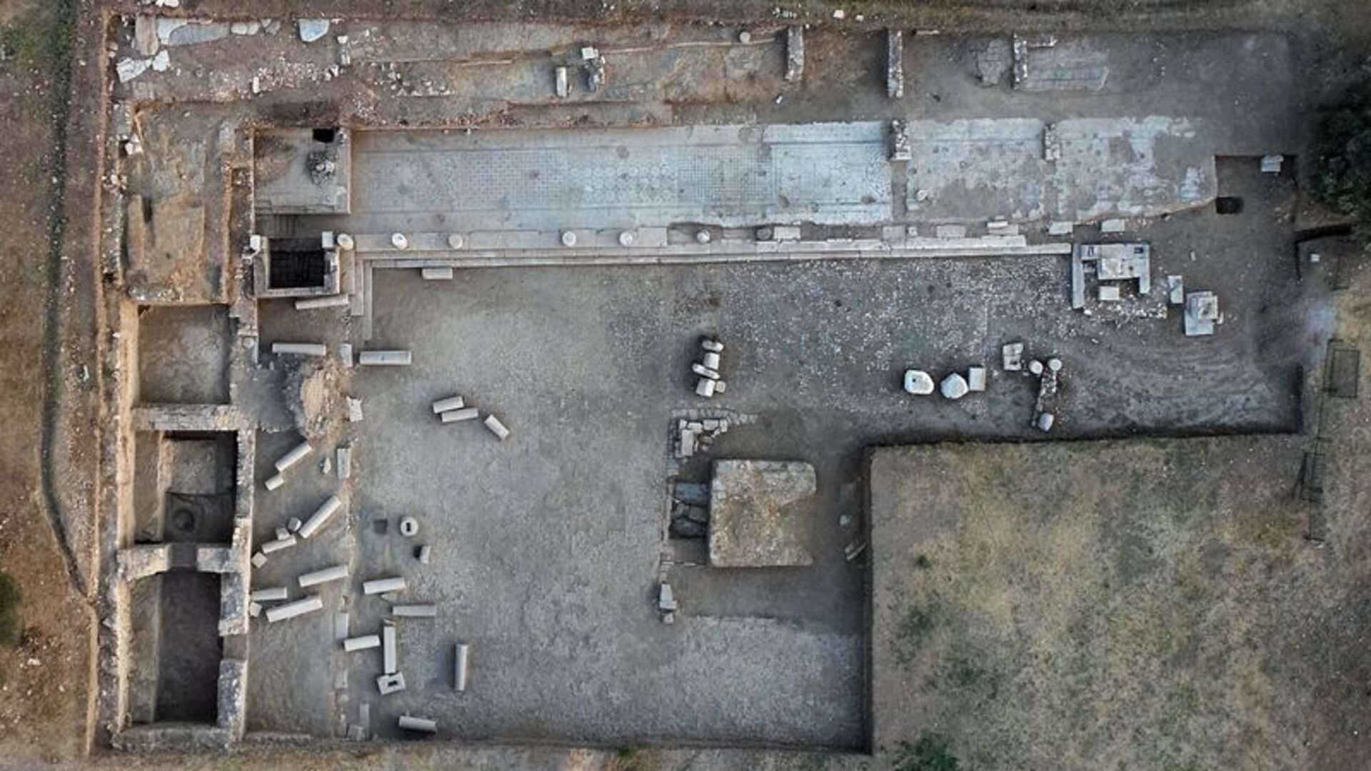 Metropolis'te Ticaretin Kalbi Atıyor: 1800 Yıllık Agora Gün Yüzüne Çıkarıldı!