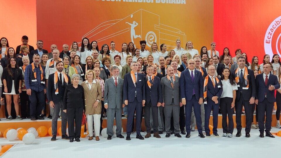 Eczacıbaşı yeni salonuna kavuştu