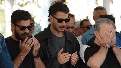 Babaannesini son yolculuğuna uğurladı