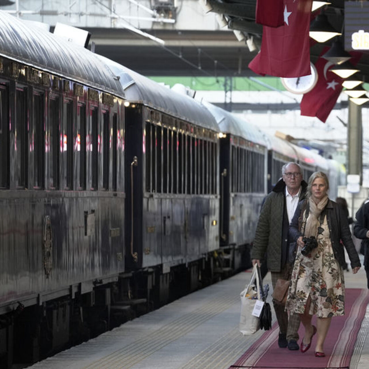 Paris'ten yola çıkan ünlü Orient Express, yılın ikinci seferi için İstanbul'a geldi ve büyüleyici bir yolculuğa hazır!
