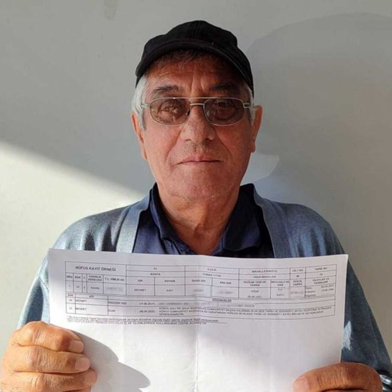 Yaşadığını ispatlamaya çalışıyor!