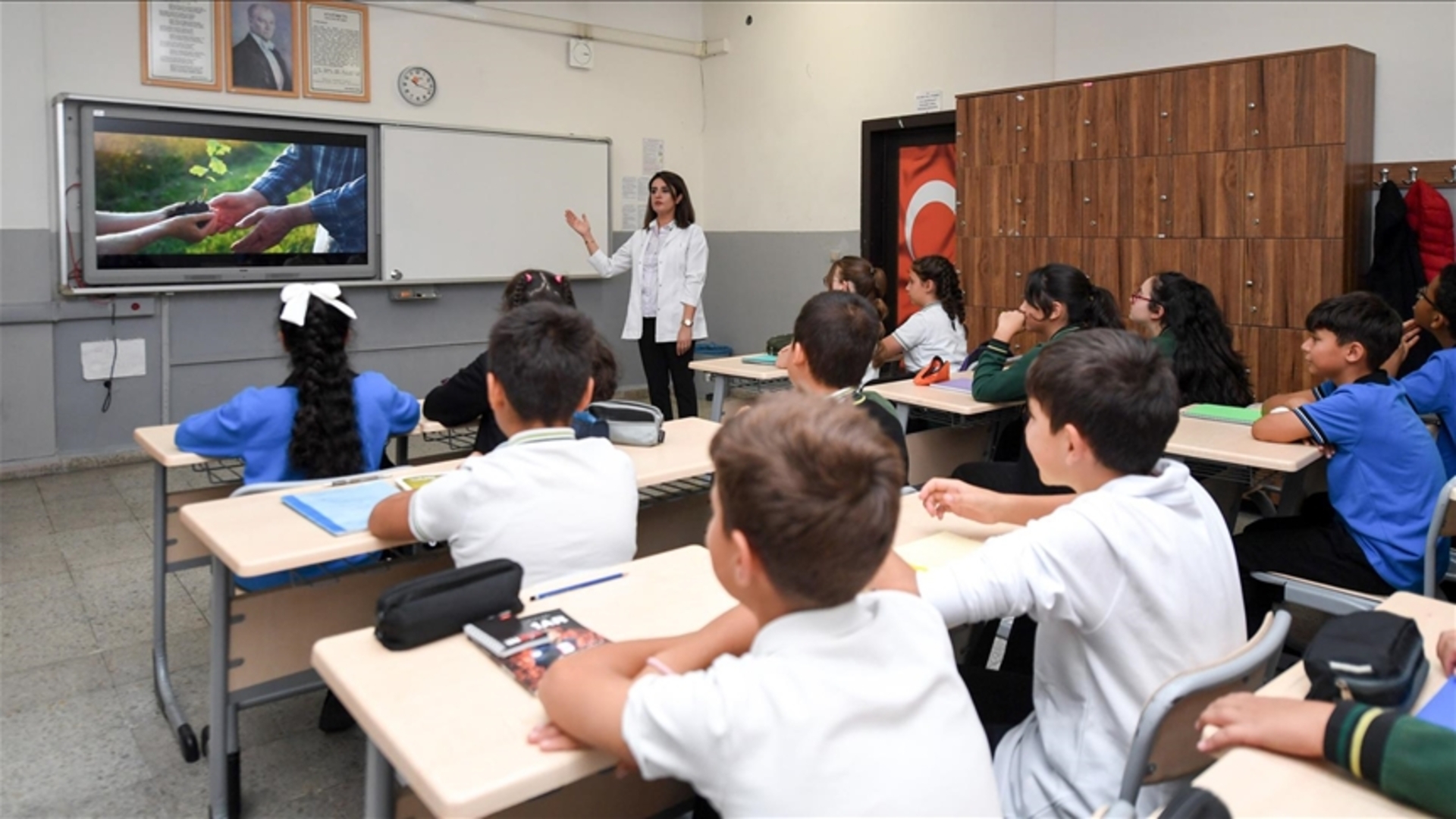 MEB'in Öğretmen Bilgi Servisi'ne Büyük İlgi: 350 Bin Öğretmen Bu Hizmetten Yararlandı!