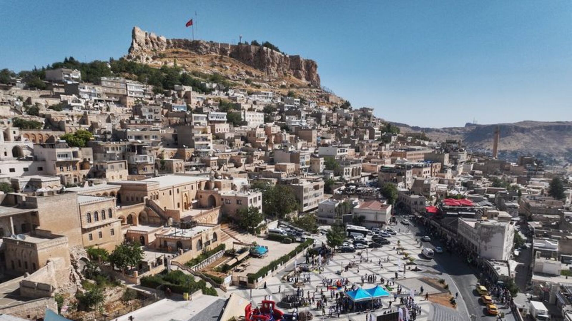 Mardin'de İnşaat Skandalı: Gerçek Taş mı, Sahte Malzeme mi?