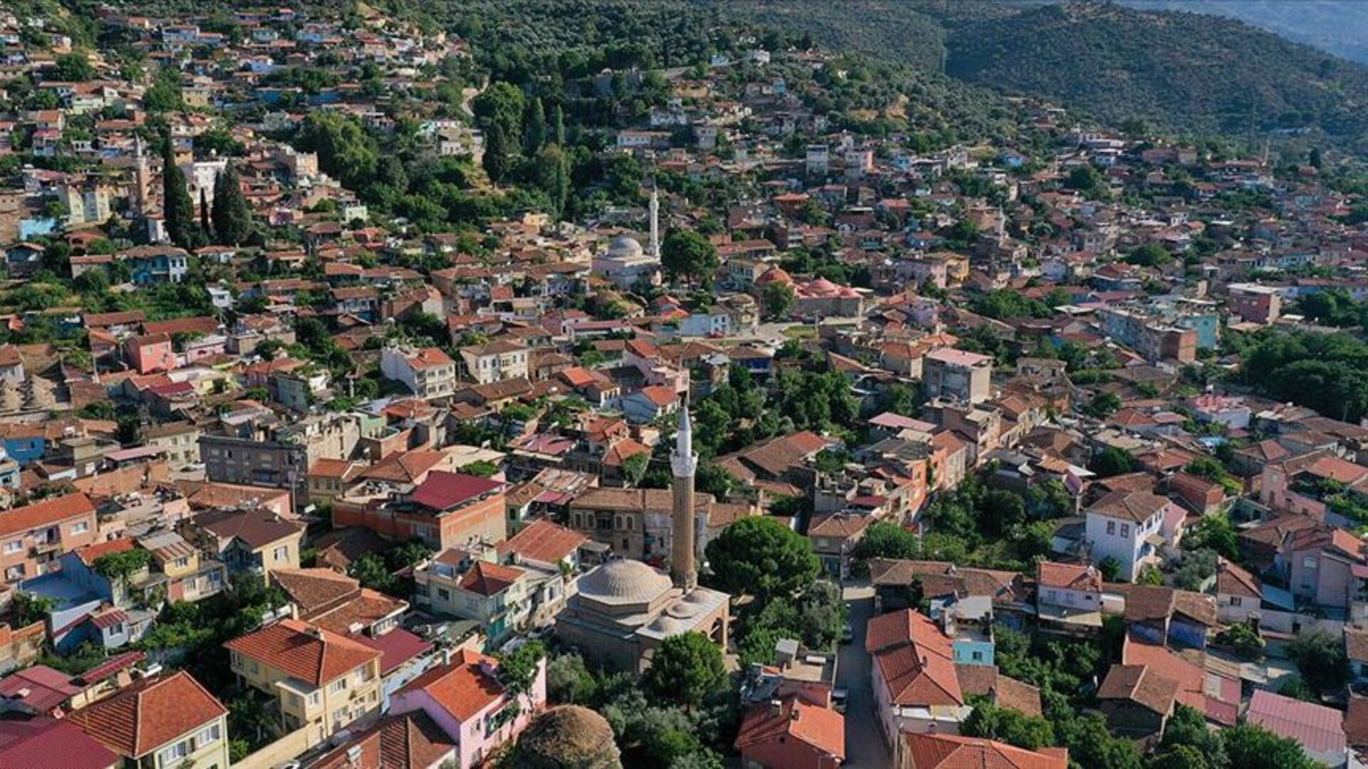 Tire Nerede? İzmir'in Bu Şirin İlçesi Sizi Bekliyor!