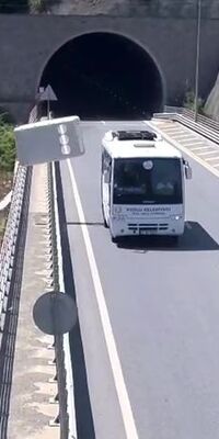 Düşen klima kazaya neden oldu!