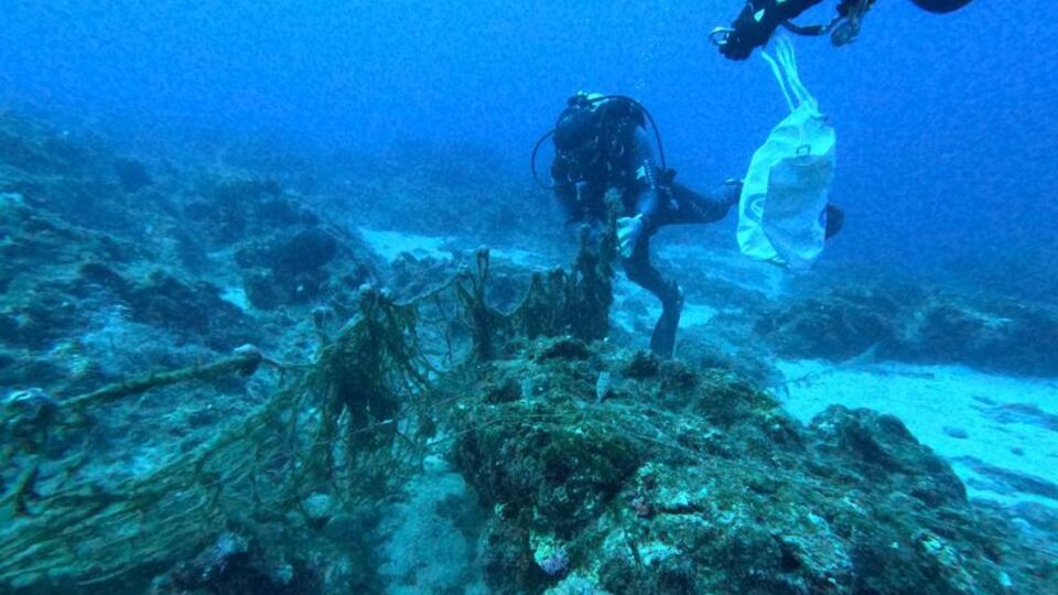 Datça'da "hayalet ağ" temizliği yapıldı