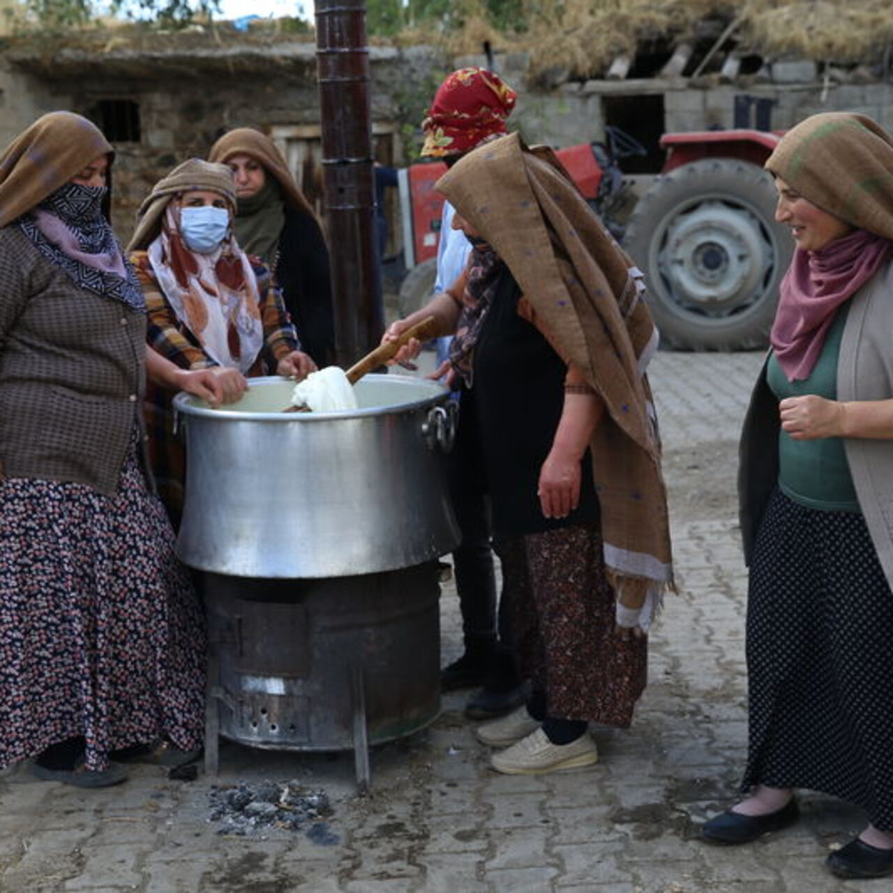 Ehramlı kadın çiftçilerden organik üretim