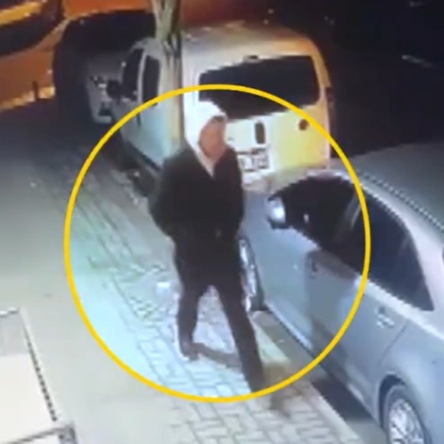 Annesine mesaj atan adamı öldürdü!