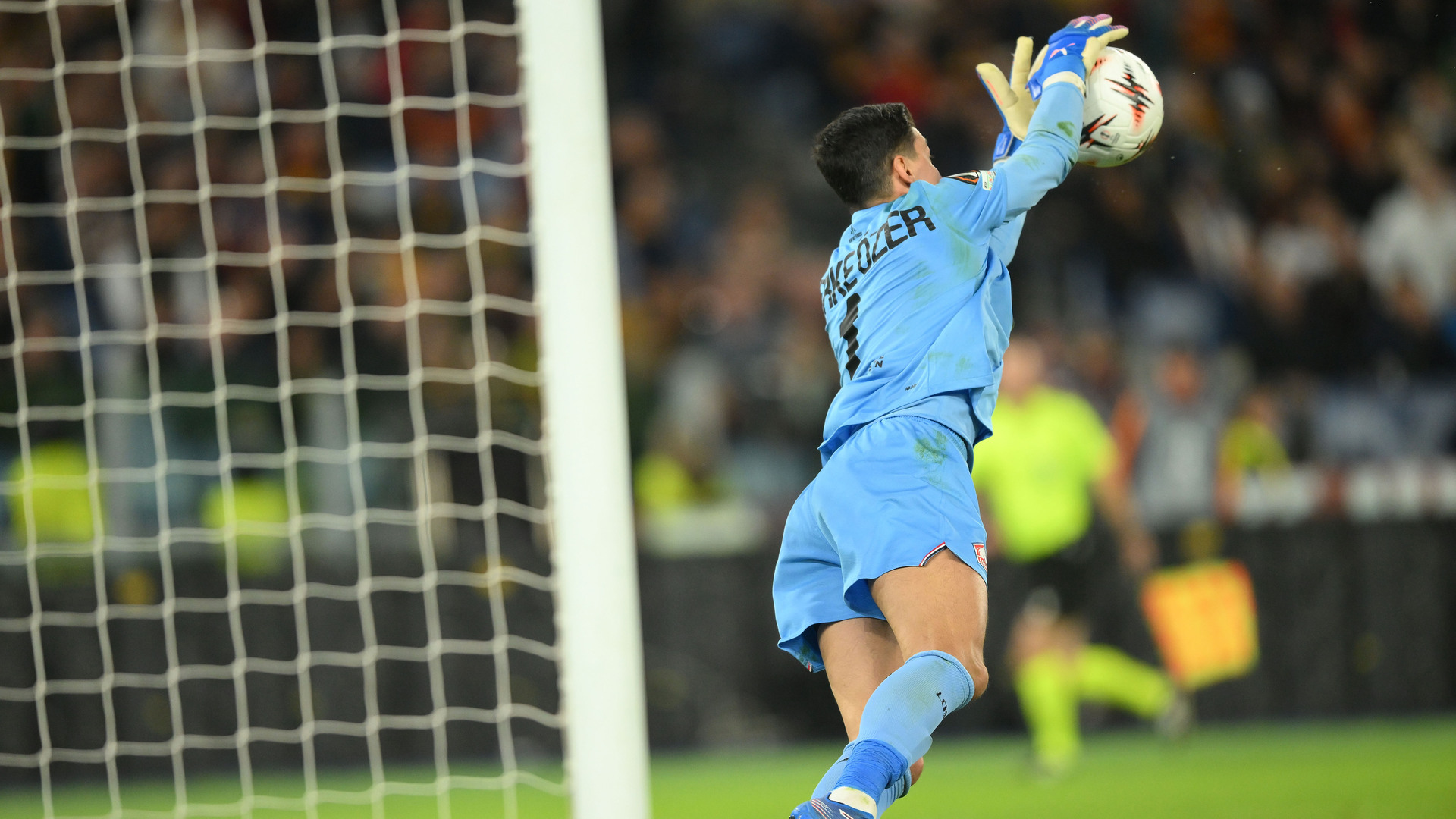 Berke Özer'den Muhteşem Performans: Lille, Roma'yı Tek Golle Devirdi!