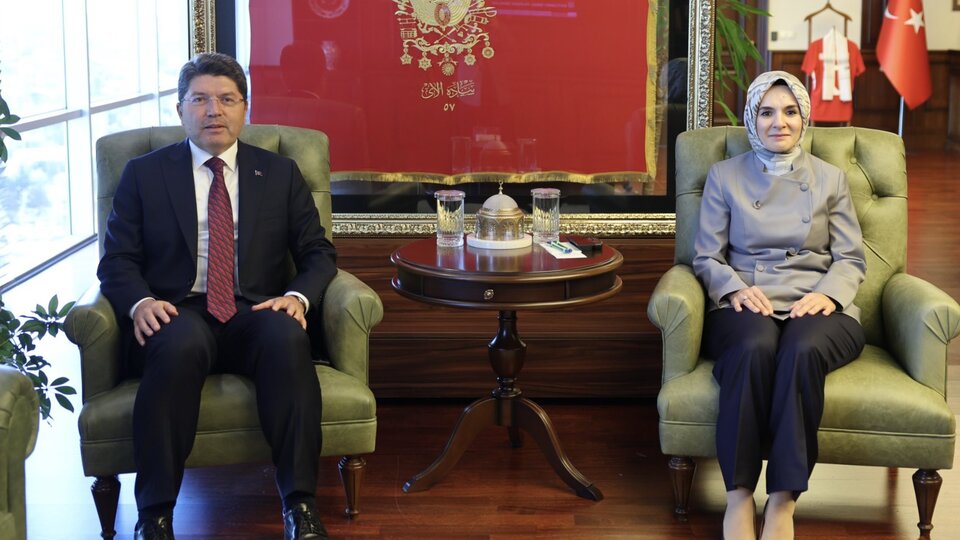 İki bakan bir araya geldi