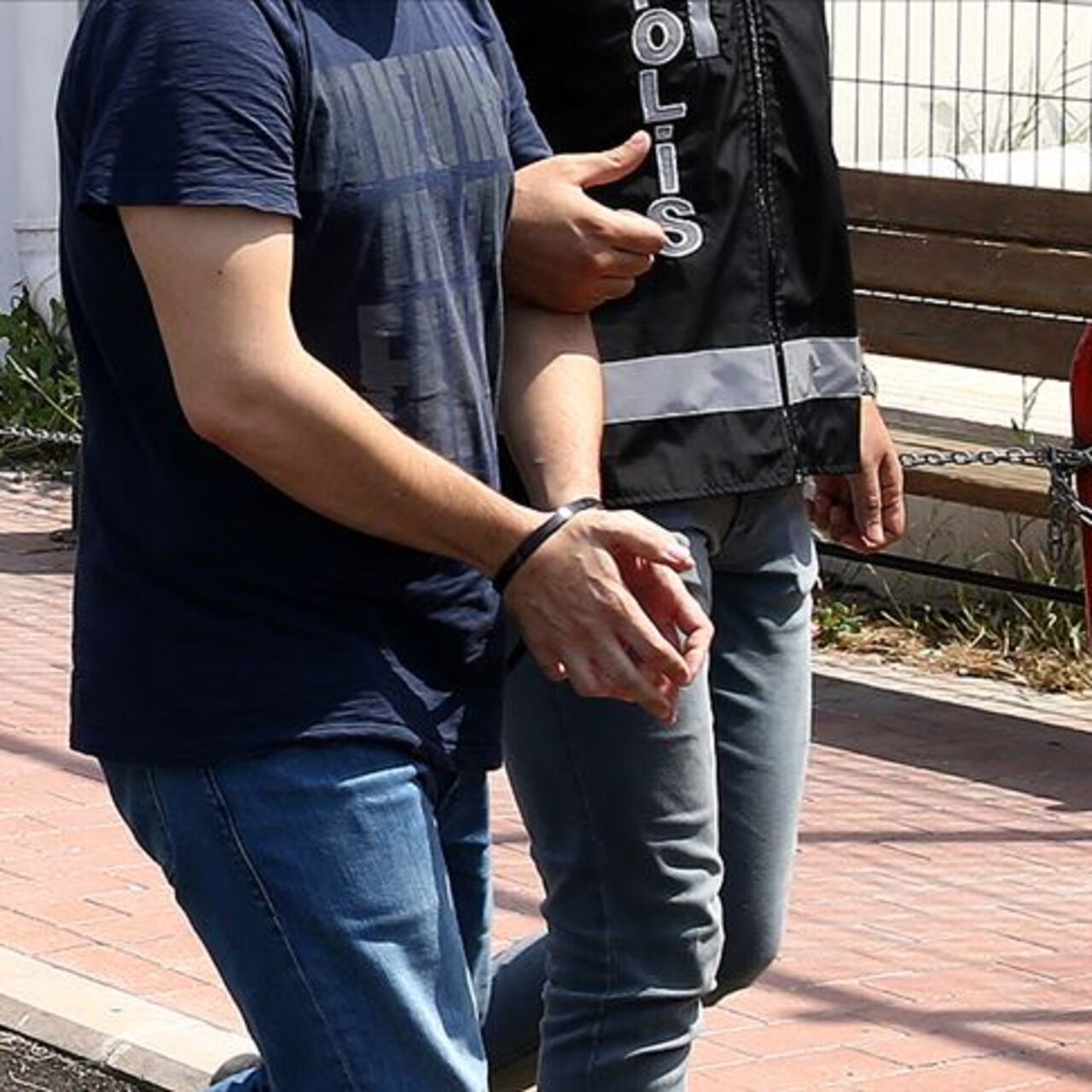 İzmir'de firari 5 hükümlü yakalandı
